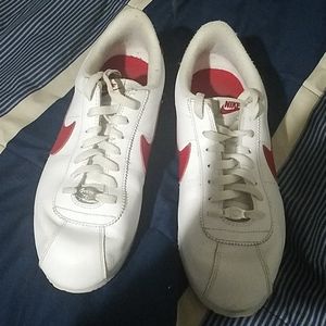 Nike cortez slightly used, and clean